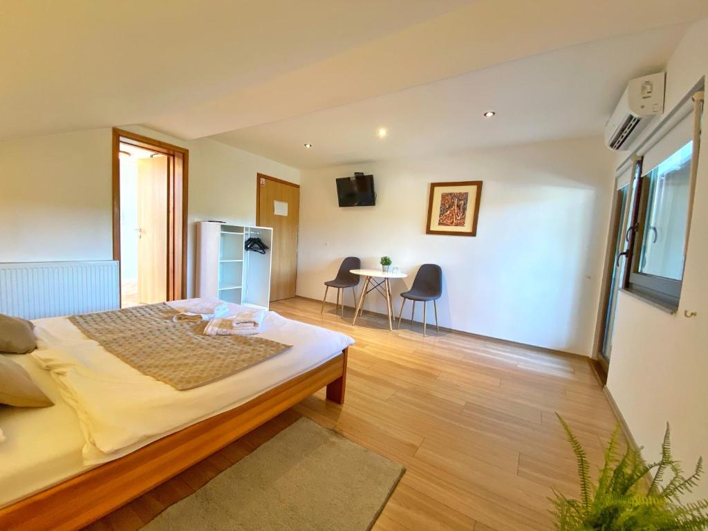 16 Lakes Guesthouse - 2