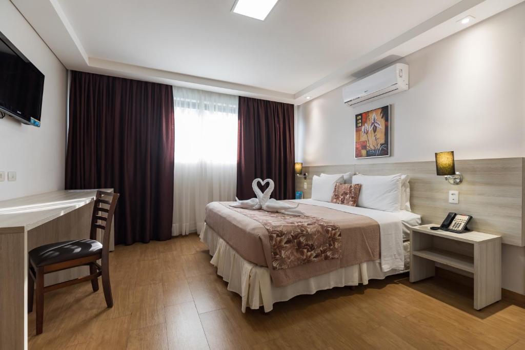 Postel nebo postele na pokoji v ubytování Tarobá Hotel