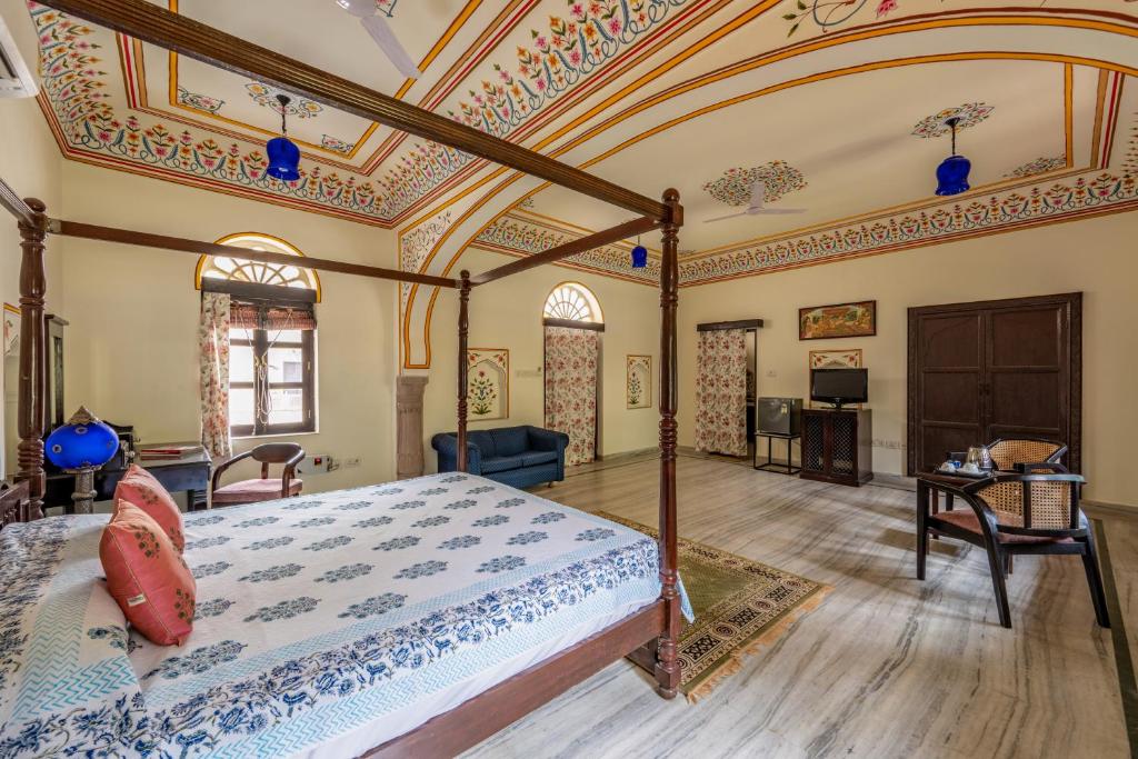 Dhulagarh Heritage Palace Hotel Near Jaipur - Deluxe Suite