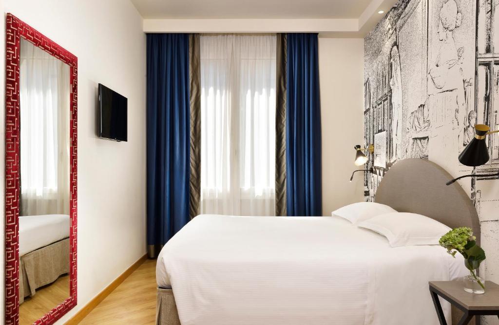 A bed or beds in a room at FH55 Grand Hotel Mediterraneo