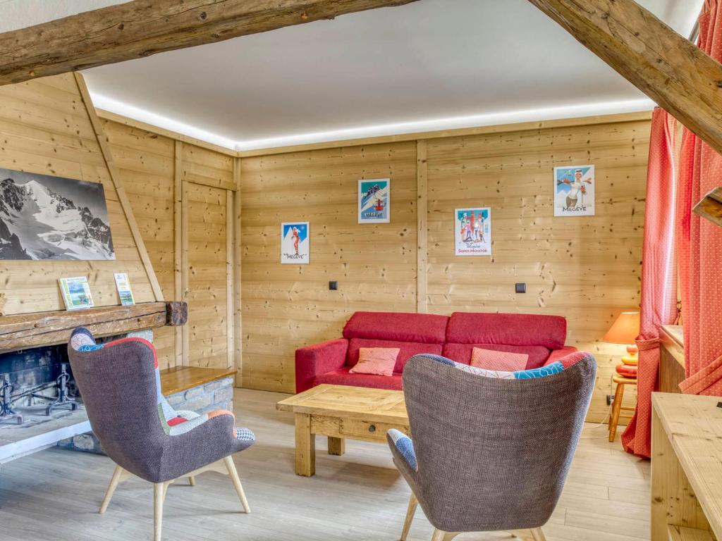 a living room with a red couch and two chairs at Appartement 3 pièces à Megève Jaillet, 6 pers., balcon sud, garage, proche télécabine - FR-1-453-226 in Megève
