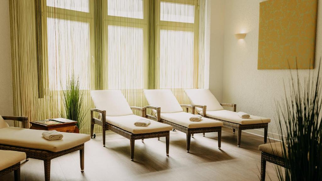 Ein Sitzbereich in der Unterkunft Parkhotel Nümbrecht