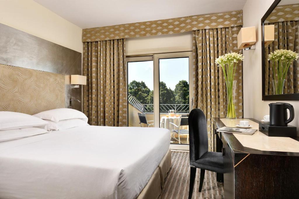 
Deluxe Double Room with Balcony and View
