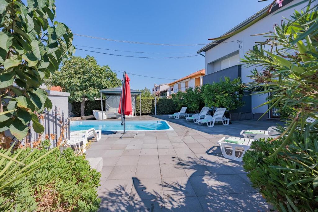 Crowonder Lucky Holiday House with Pool and Patio 30 meters from the Beach