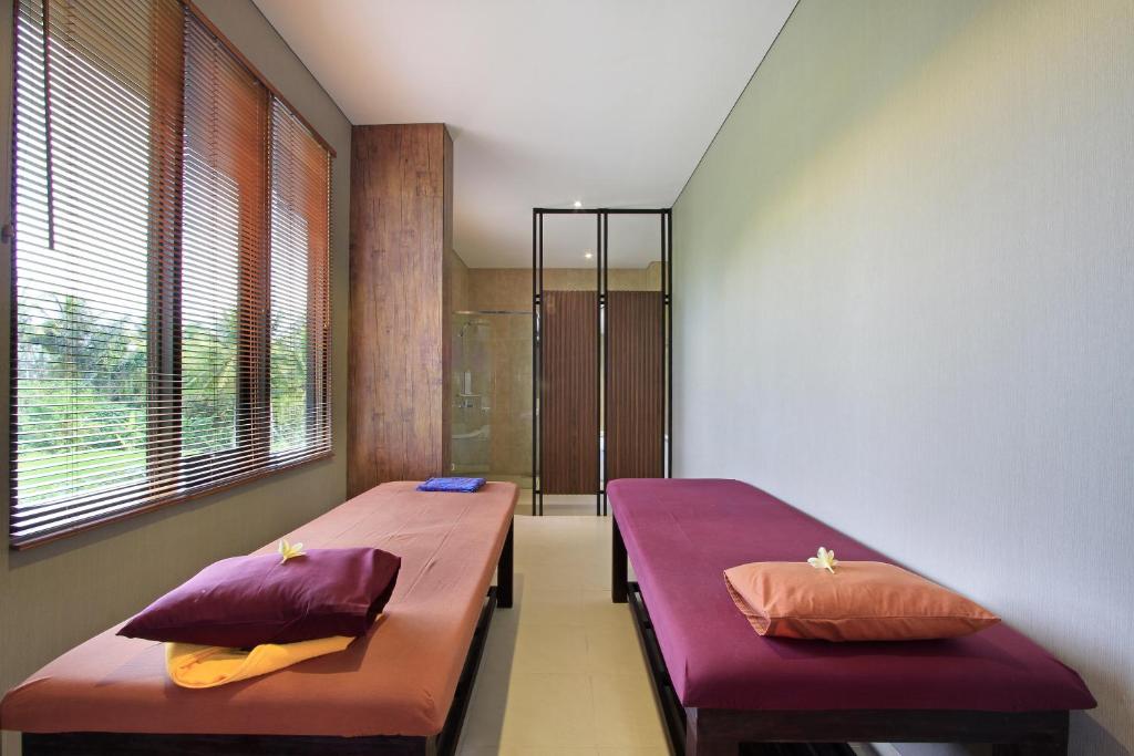 Postel nebo postele na pokoji v ubytování Puri Padma Hotel
