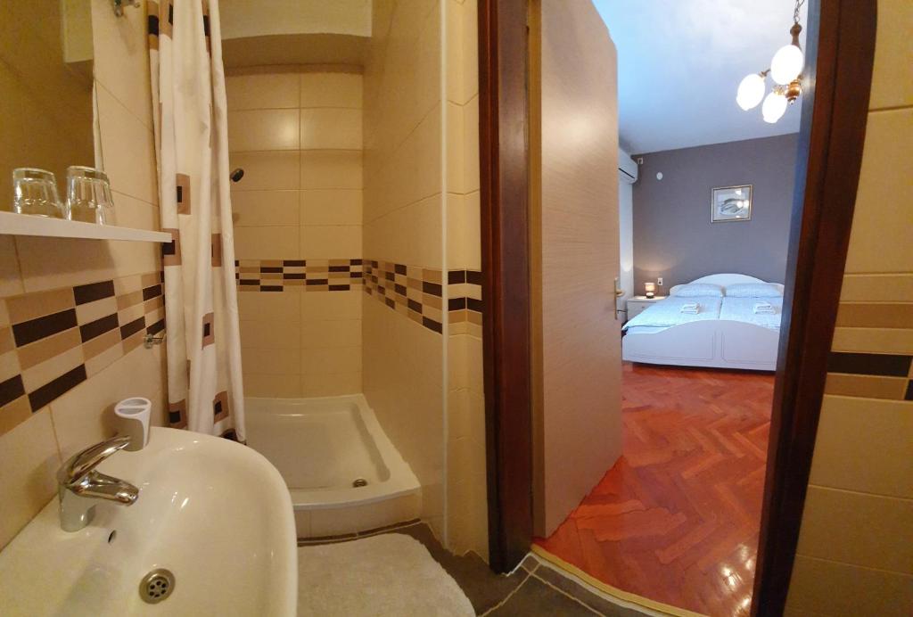 Guesthouse Vila - Deluxe Double Room