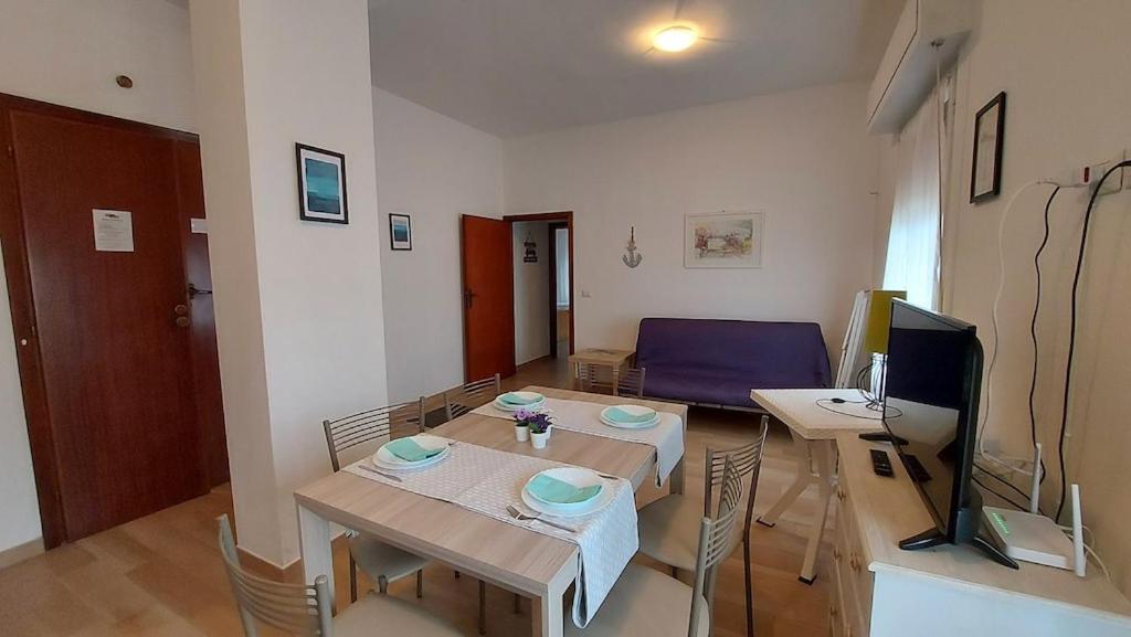 a small living room with a table and a television at Casa di Marco in San Vincenzo