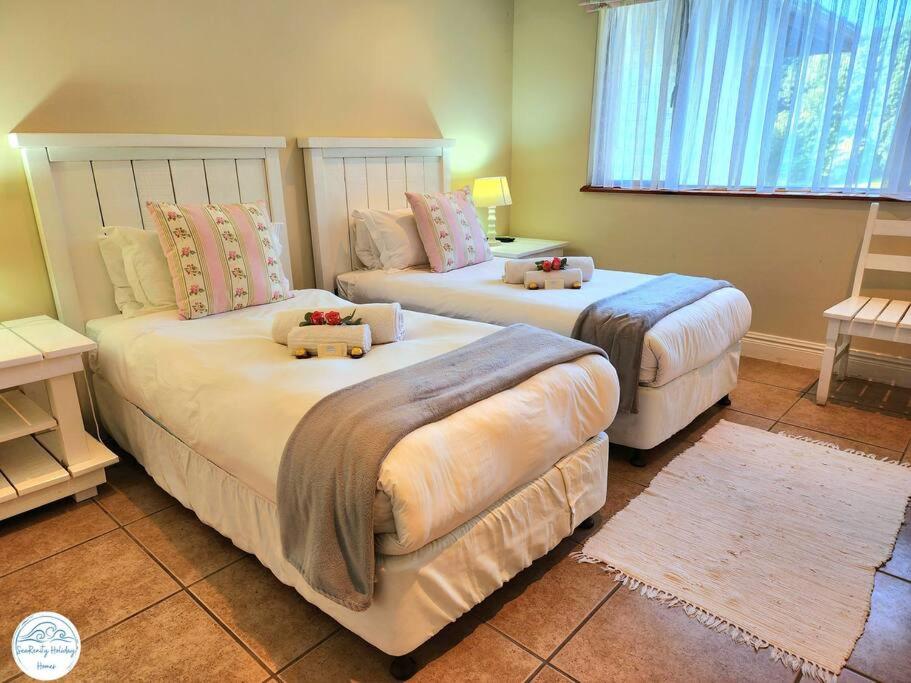 Postel nebo postele na pokoji v ubytování Villa T14 - Selborne Golf Estate