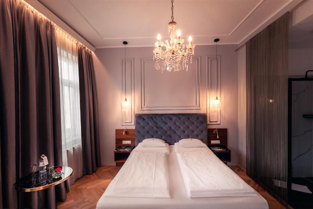 Posteľ alebo postele v izbe v ubytovaní BoutiqueHOTEL Donauwalzer