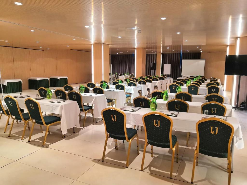 Konferenčné priestory v ubytovaní Hotel Jardines de Uleta Suites