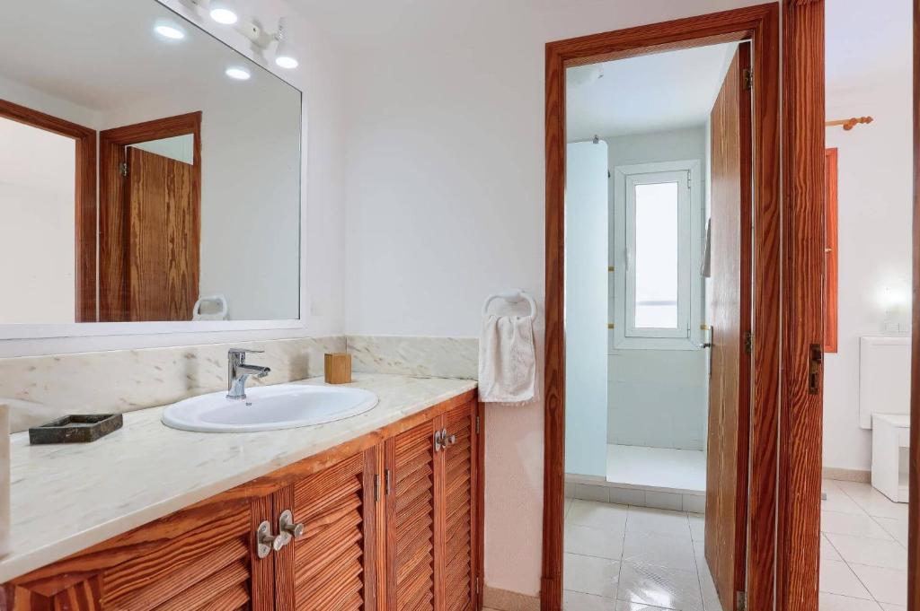 A bathroom at Villa Pou Dor by Villa Plus