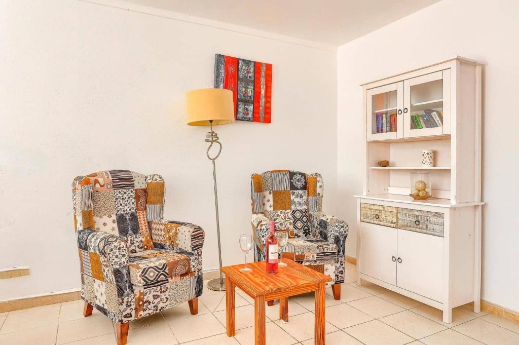 A kitchen or kitchenette at Villa Pou Dor by Villa Plus