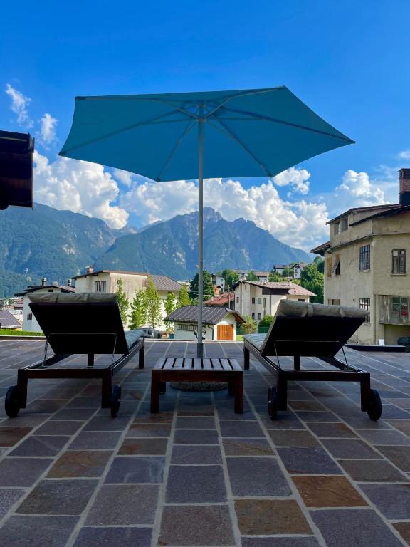O vedere generală la munți sau o vedere la munte luată de la această casă de vacanță