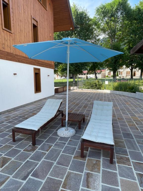 Un patio sau altă zonă în aer liber la Villa Marmarole a Calalzo