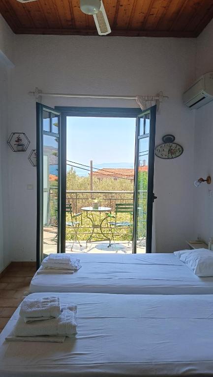 Posteľ alebo postele v izbe v ubytovaní Skardamoula's Studios n Apartments