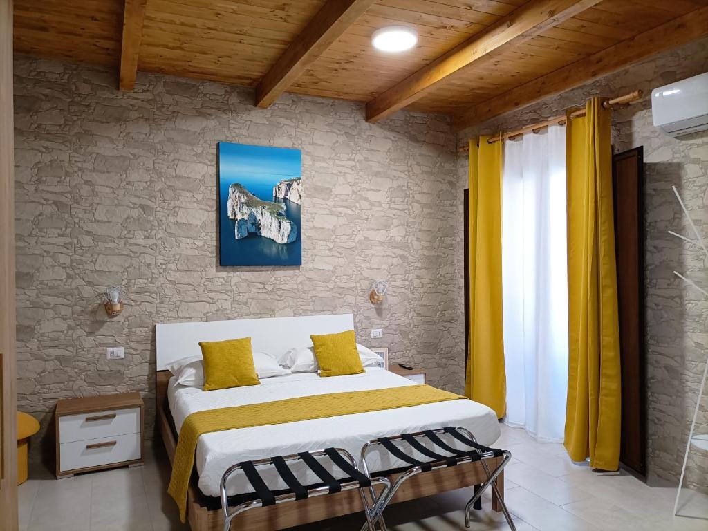 Postel nebo postele na pokoji v ubytování Domos La Corte Ghibellina