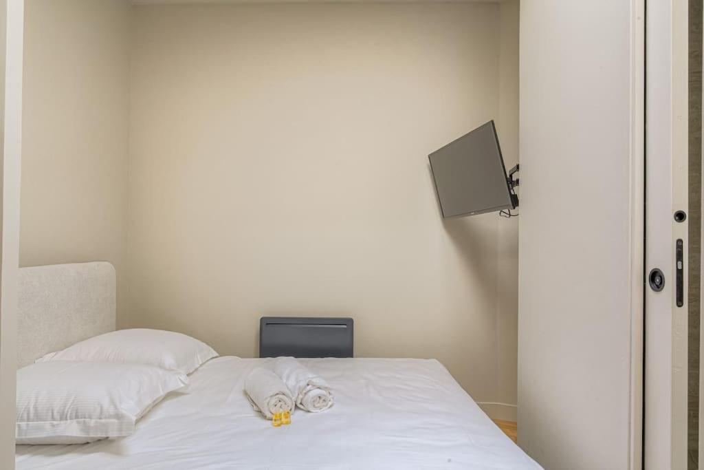 Postel nebo postele na pokoji v ubytování Bel appartement lumineux, deux pièces, Ecully