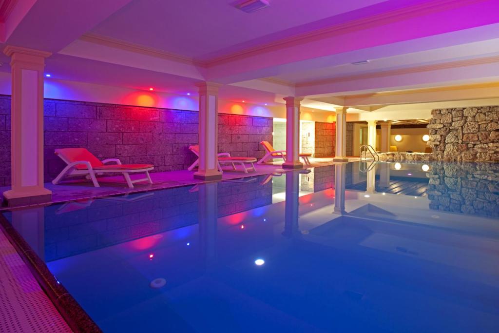 Bazén v ubytování Sporthotel St. Anton nebo v jeho okolí