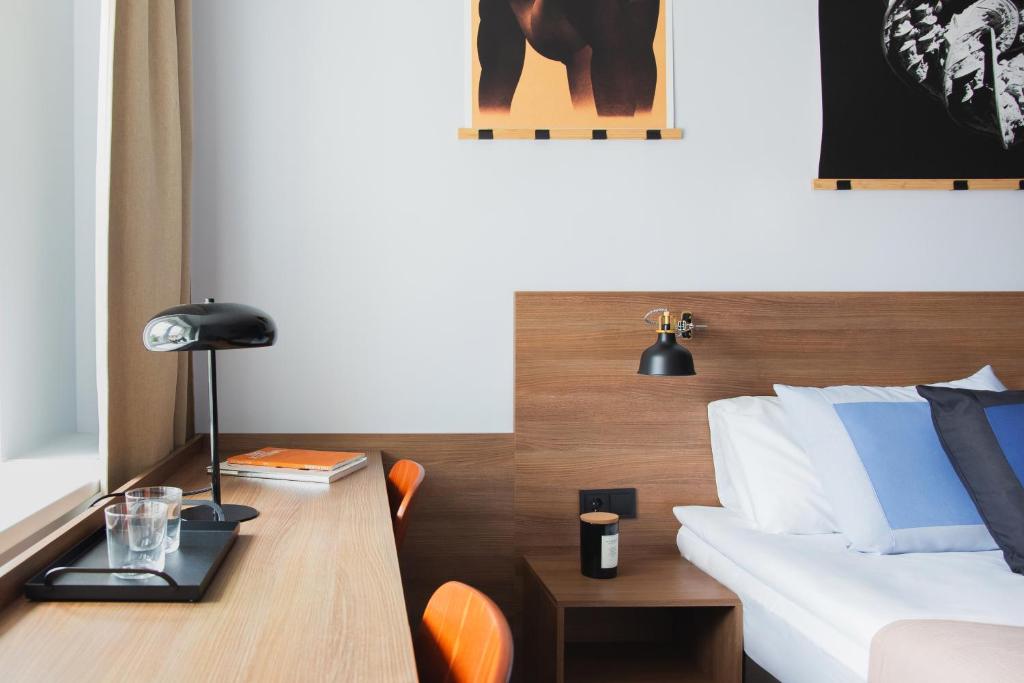 Postel nebo postele na pokoji v ubytování Corner Hotel