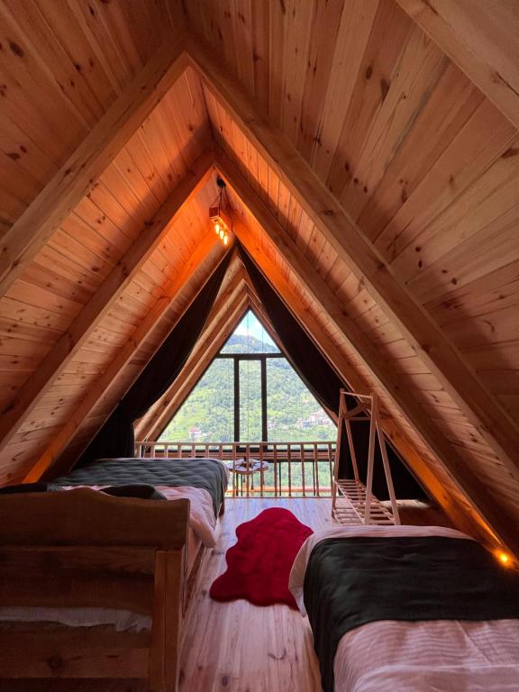 En eller flere senge i et værelse på Rizelove Bungalov