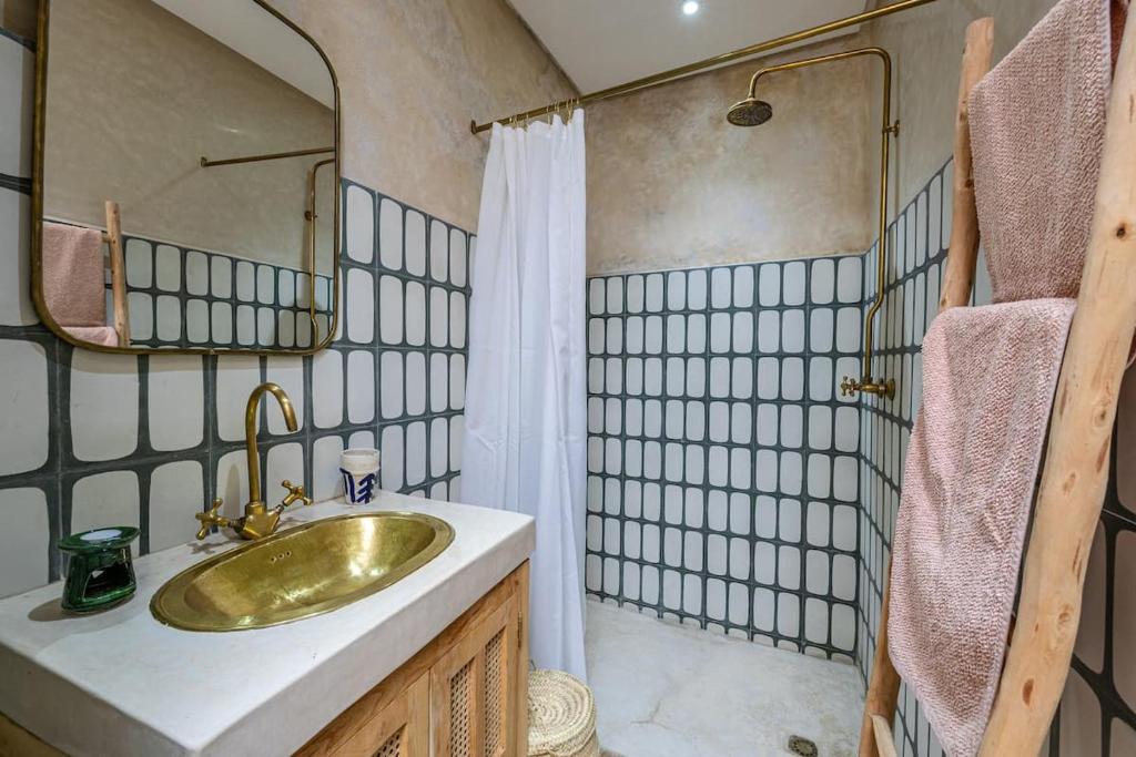 Riad YANNIS — photo 9