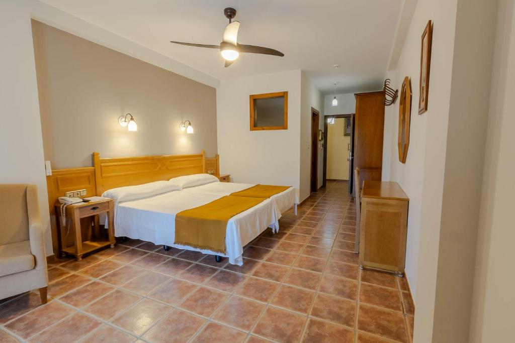 Postel nebo postele na pokoji v ubytování Hotel La Fragua II