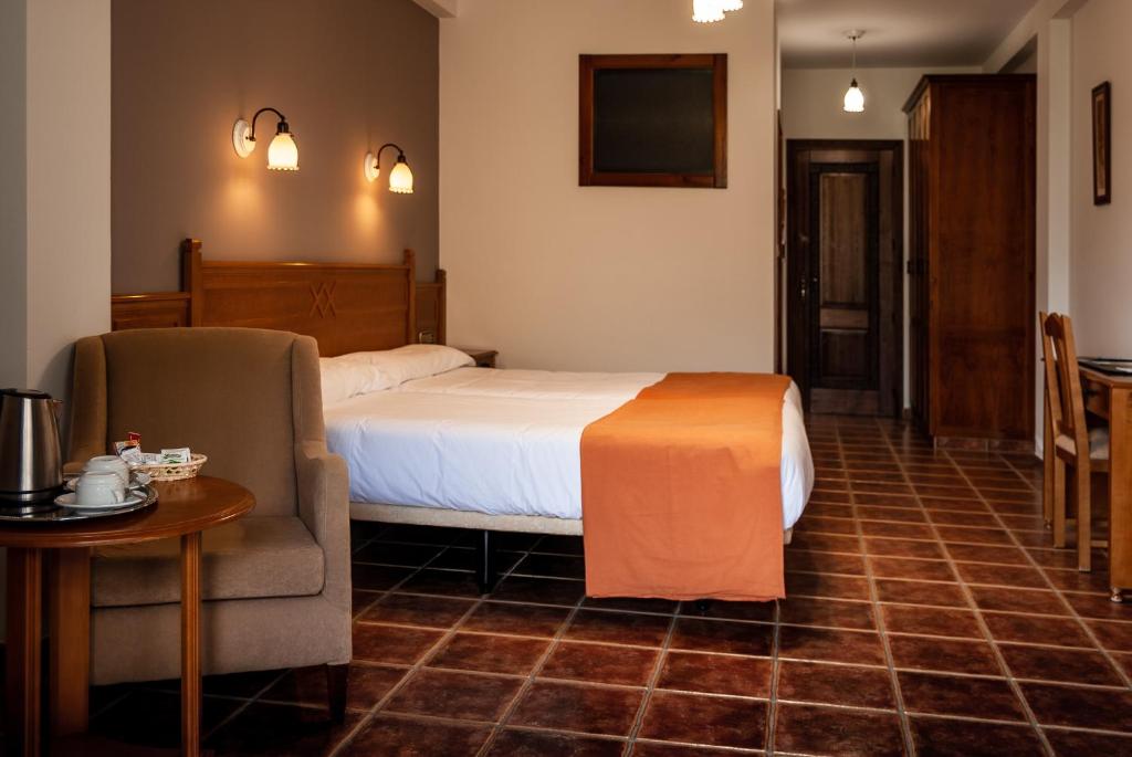 Postel nebo postele na pokoji v ubytování Hotel La Fragua II