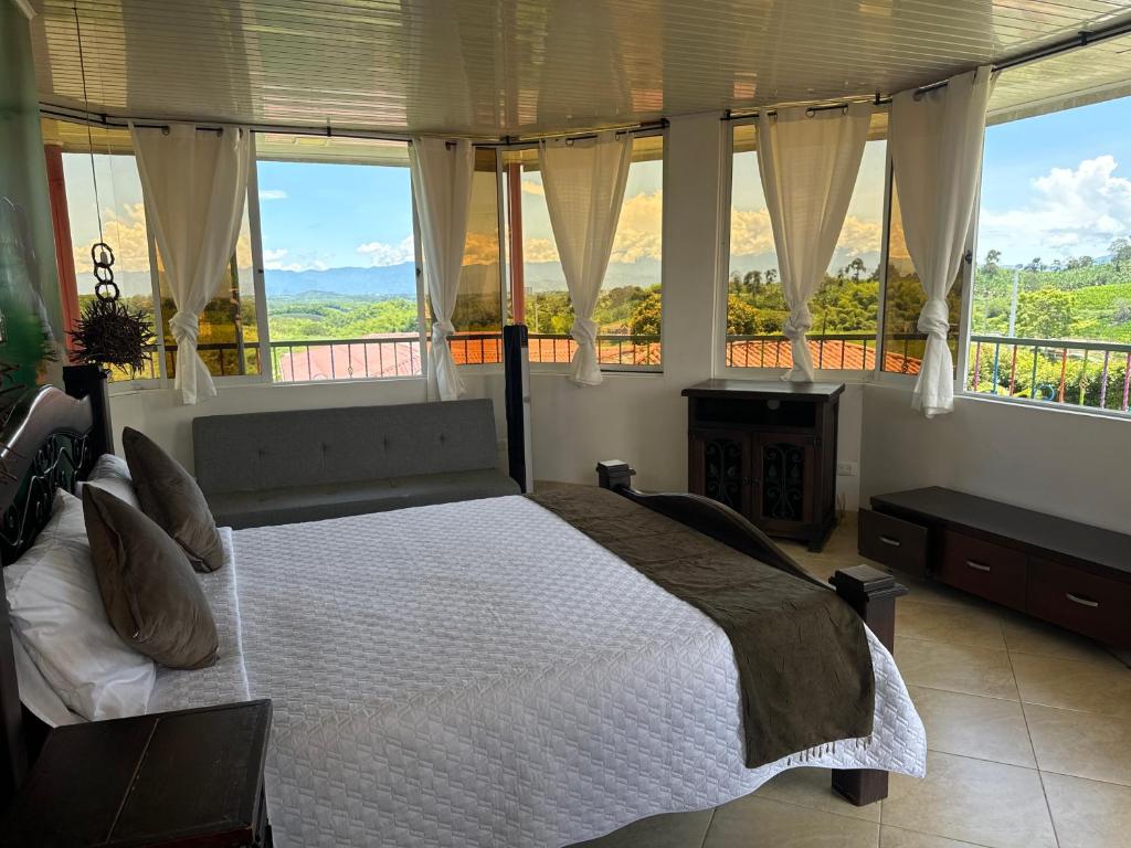 Postel nebo postele na pokoji v ubytování finca turística DanuBio Alojamiento Rural Pereira Risaralda