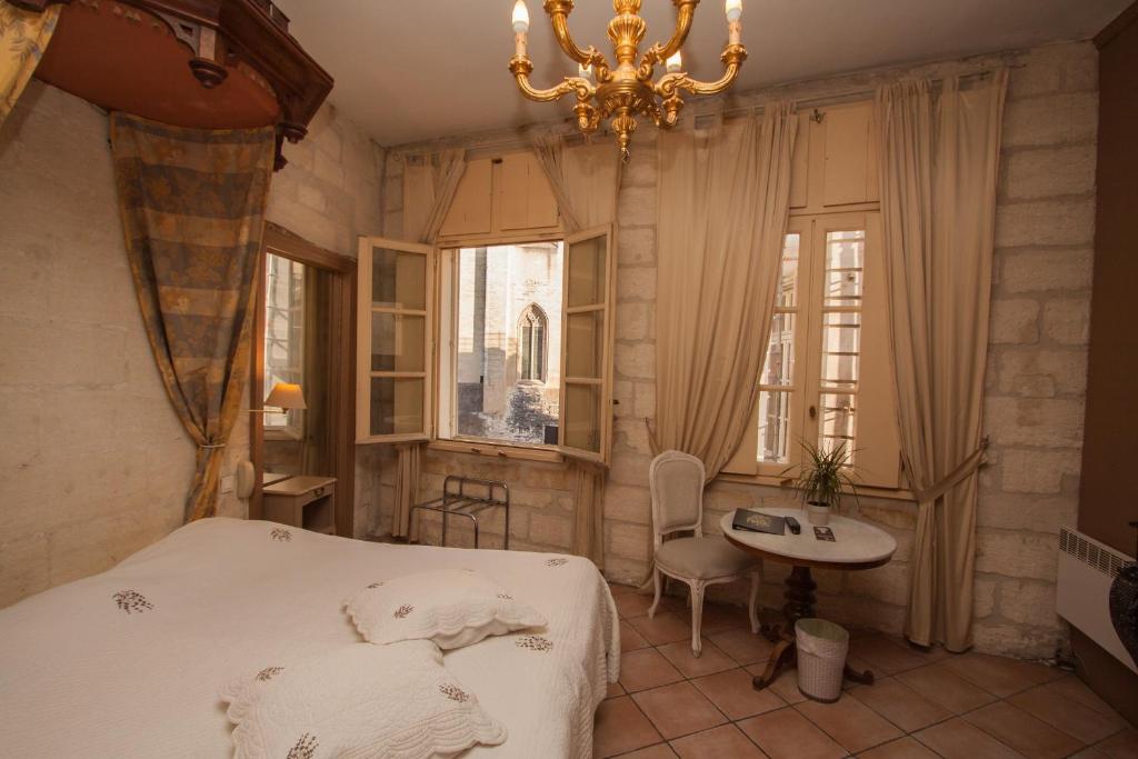 Hôtel du Palais des Papes - Resim 3