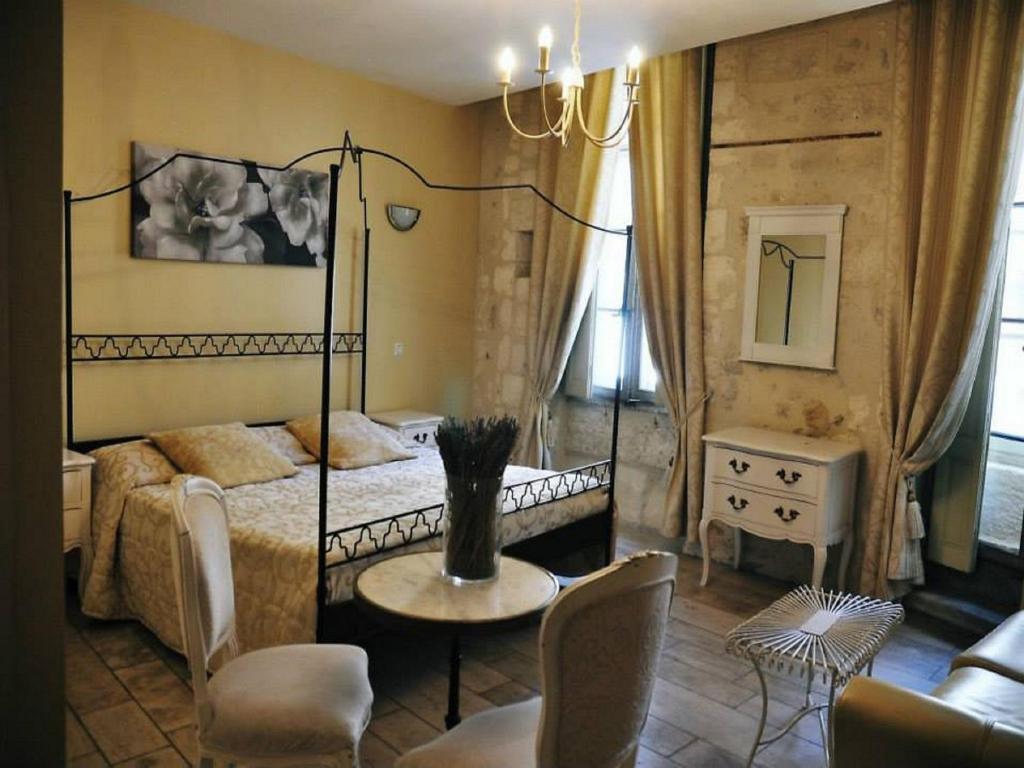 Hôtel du Palais des Papes - Resim 18