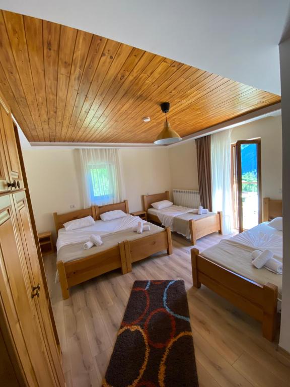Cama o camas de una habitación en Gegest Hotel