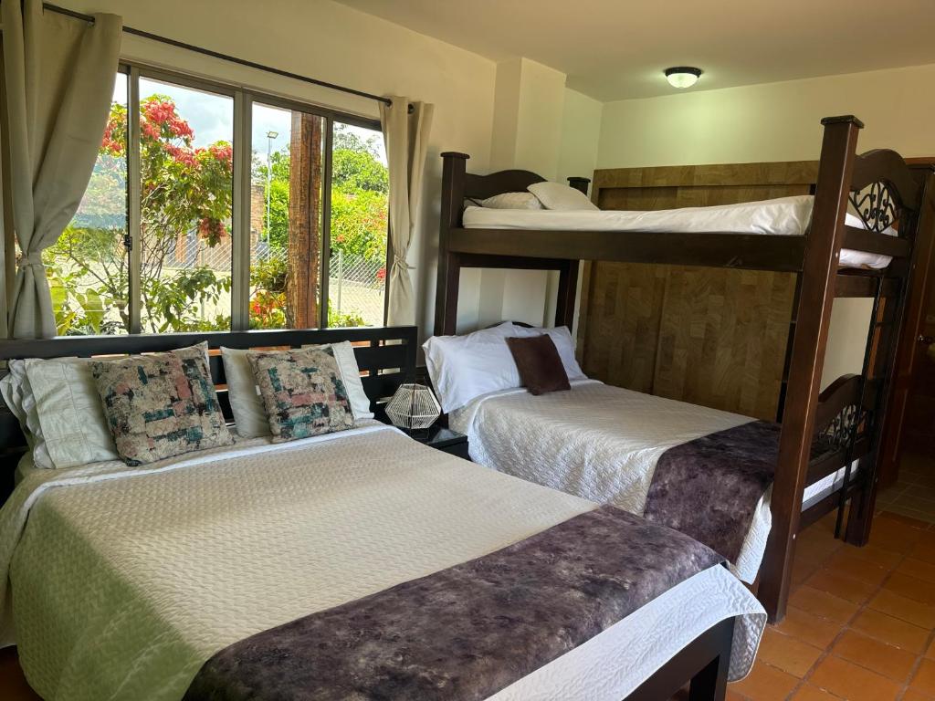 Postel nebo postele na pokoji v ubytování finca turística DanuBio Alojamiento Rural Pereira Risaralda