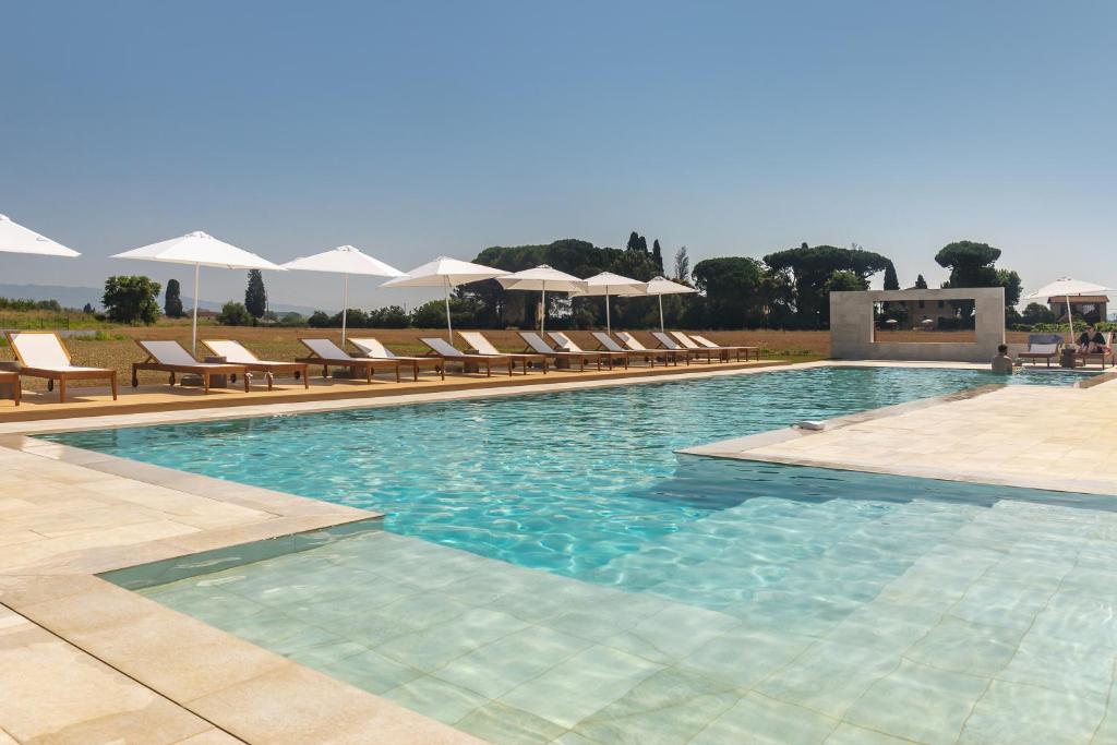 Bazén v ubytování Tenuta Asmara Luxury Resort nebo v jeho okolí