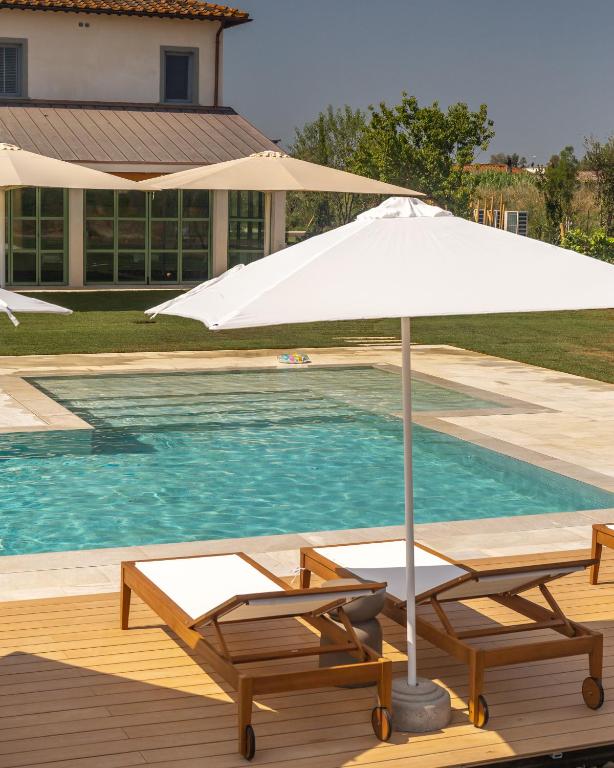 Bazén v ubytování Tenuta Asmara Luxury Resort nebo v jeho okolí