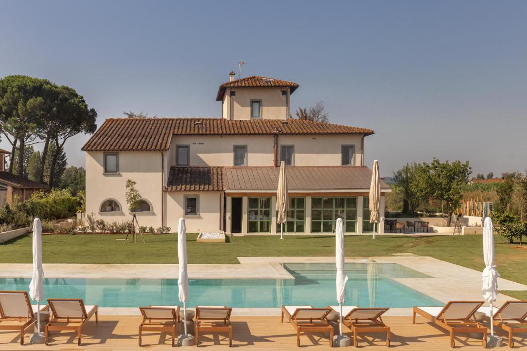 Bazén v ubytování Tenuta Asmara Luxury Resort nebo v jeho okolí