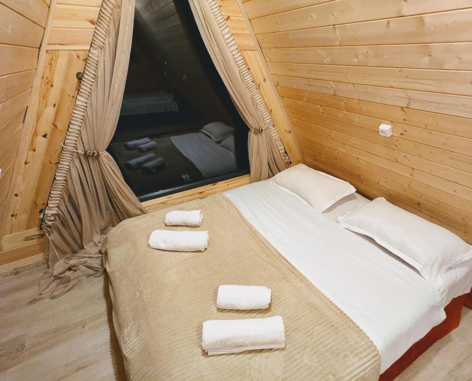 Postel nebo postele na pokoji v ubytování Guest House in Zhabeshi Lali