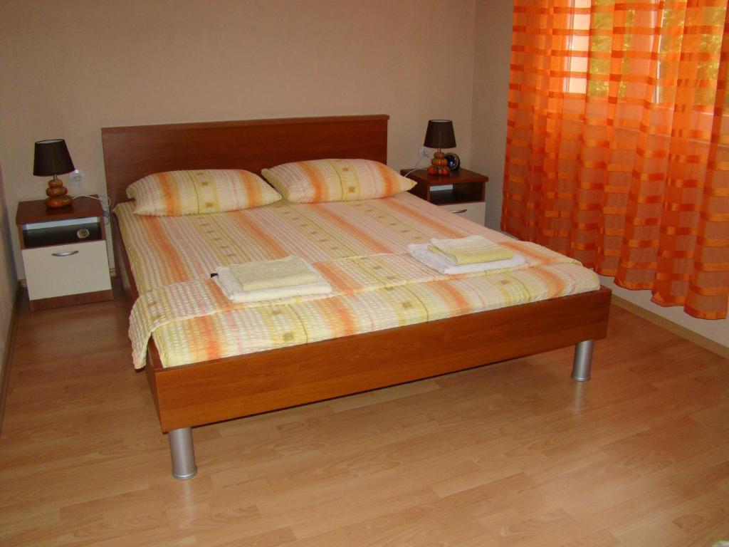 Postel nebo postele na pokoji v ubytování Apartments Buturić