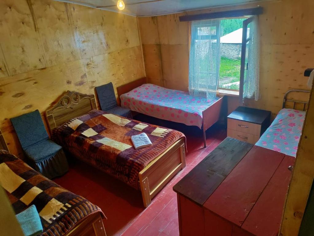 Postel nebo postele na pokoji v ubytování guest house "BETQIL" adishi