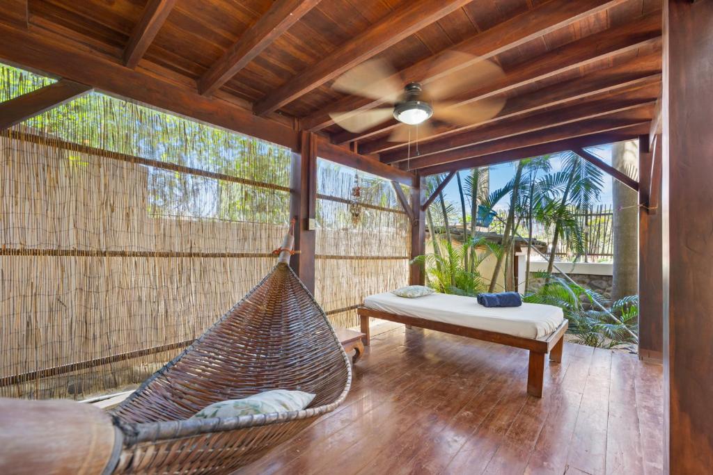Гостиная зона в The Beach Bungalows Tamarindo- Adults Only