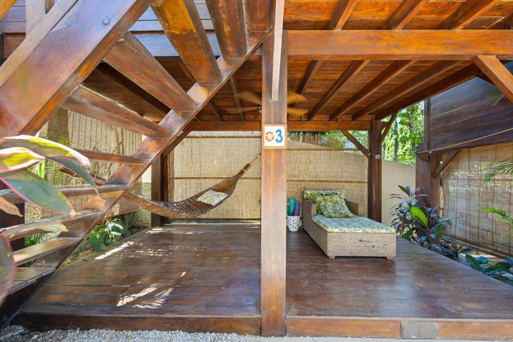 Сад в The Beach Bungalows Tamarindo- Adults Only