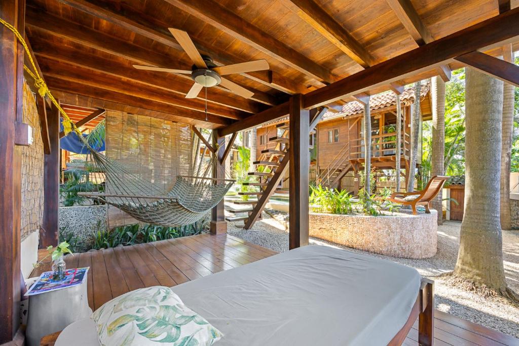 Сад в The Beach Bungalows Tamarindo- Adults Only
