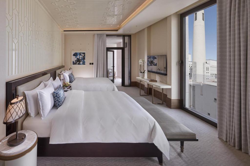 Postel nebo postele na pokoji v ubytování Mandarin Oriental, Doha