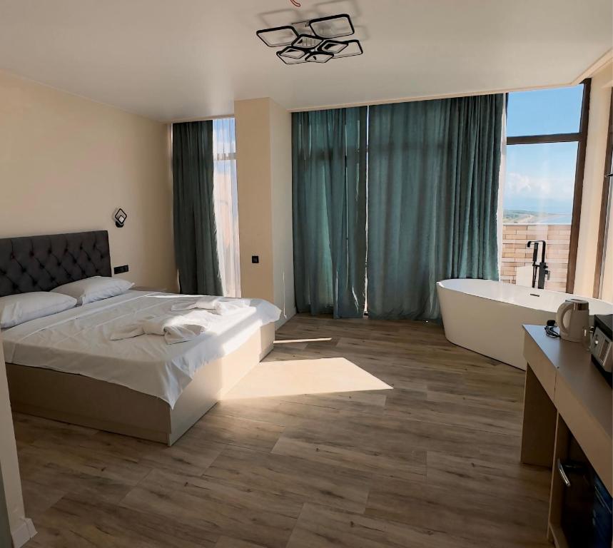 Postel nebo postele na pokoji v ubytování RUMI Hotel