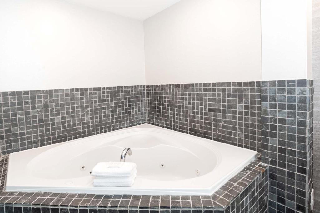 Sandman Signature Toronto Airport Hotel - Resim 42