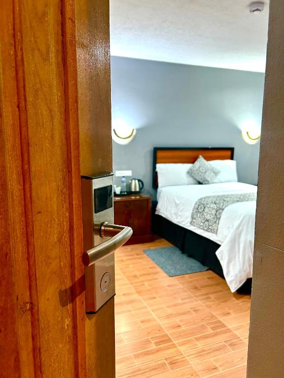 Postel nebo postele na pokoji v ubytování ACCEL Hotel La Quinta