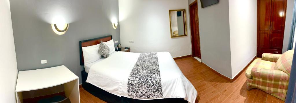 Postel nebo postele na pokoji v ubytování ACCEL Hotel La Quinta