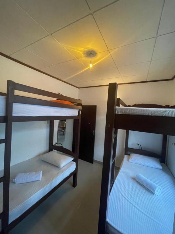 Postel nebo postele na pokoji v ubytování Sky Hostel Negombo