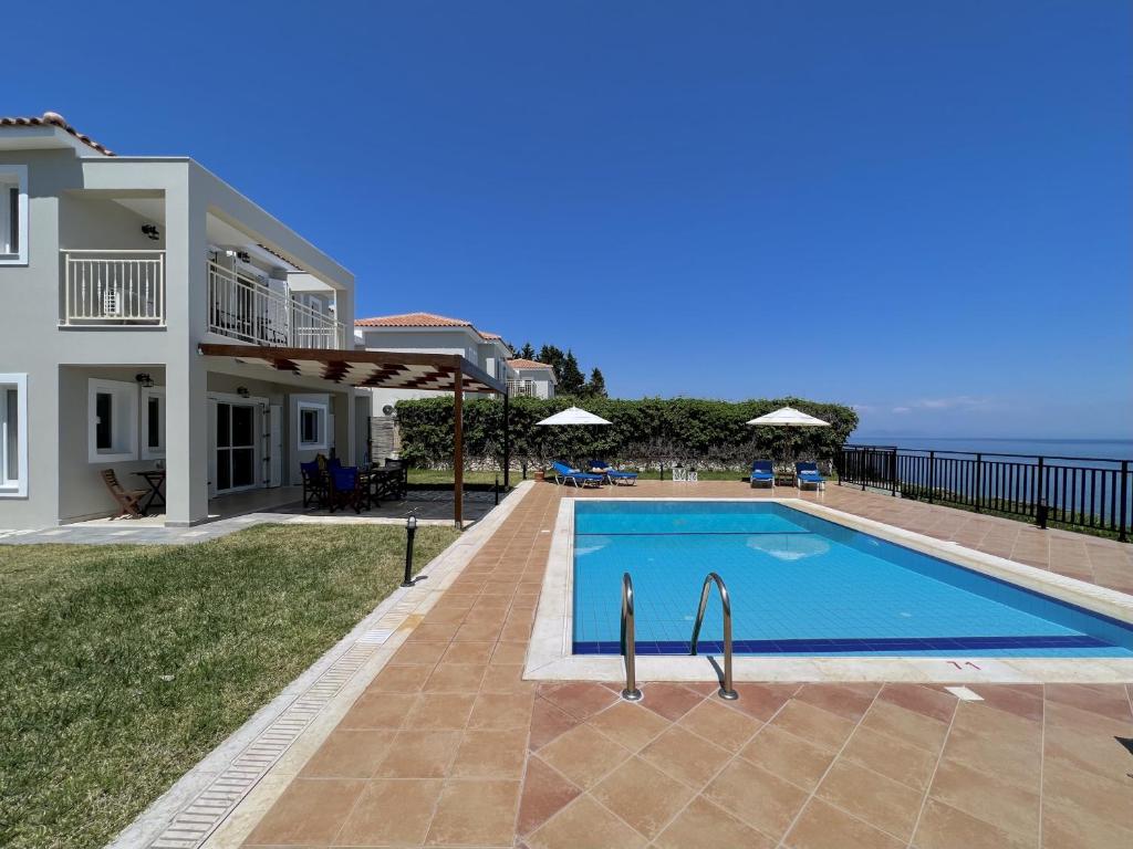 Basen w obiekcie Villa Sakos Skala Kefalonia lub w pobliżu