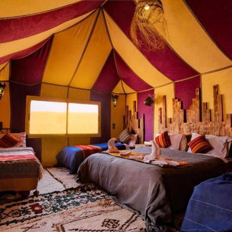 Postel nebo postele na pokoji v ubytování Authentic Desert Luxury Camp