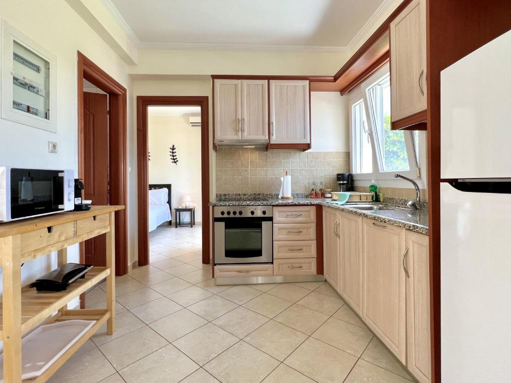Kuchnia lub aneks kuchenny w obiekcie Villa Sakos Skala Kefalonia